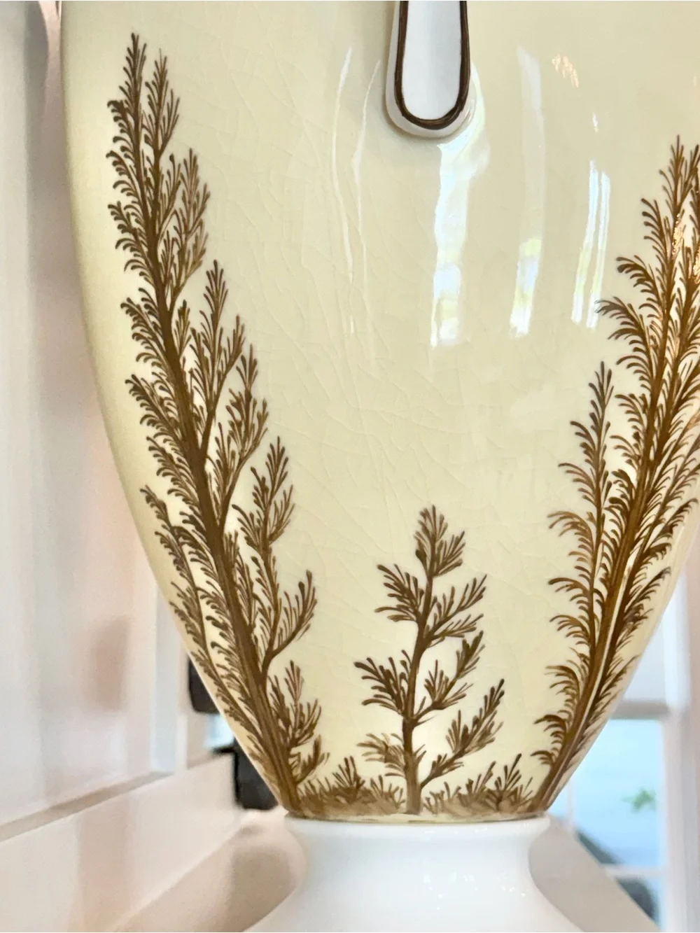 RARE Williamsburg Global Views Large Double Handled Crackled Glaze Mochaware Urn